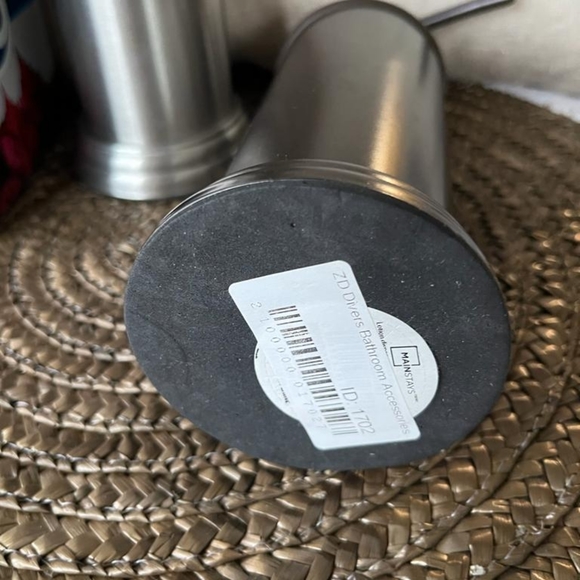 Elegant Bath Accessories - Picture 4 of 4